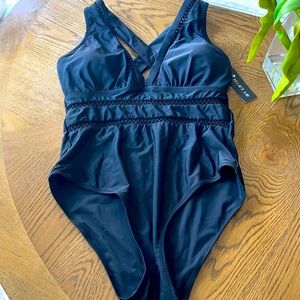 One piece Swim Suite Black ❤️